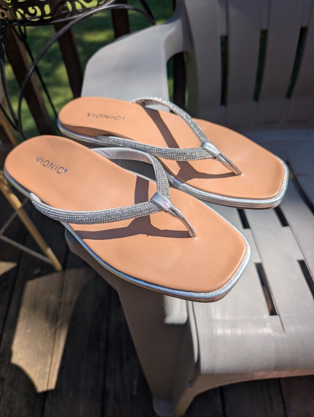Vionic Vista Silver Rhinestone Toe-Post Sandals with Tan Footbed 10
